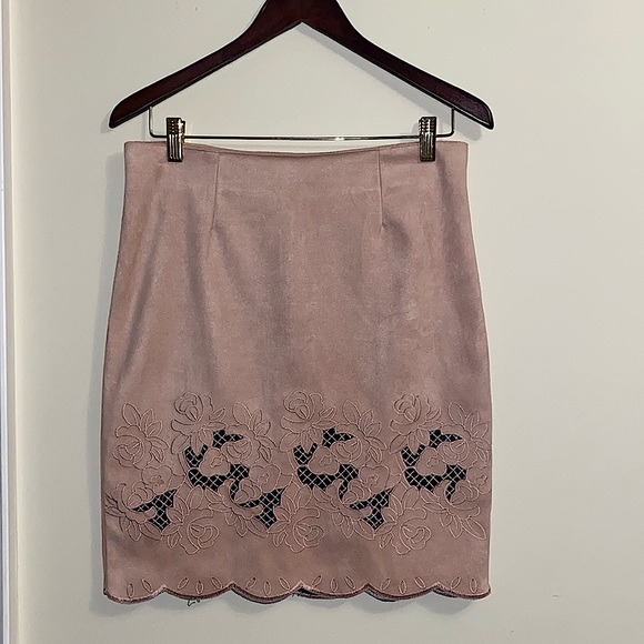 Beautiful Dex eyelet embroidery ruffle hem skirt - Picture 1 of 4